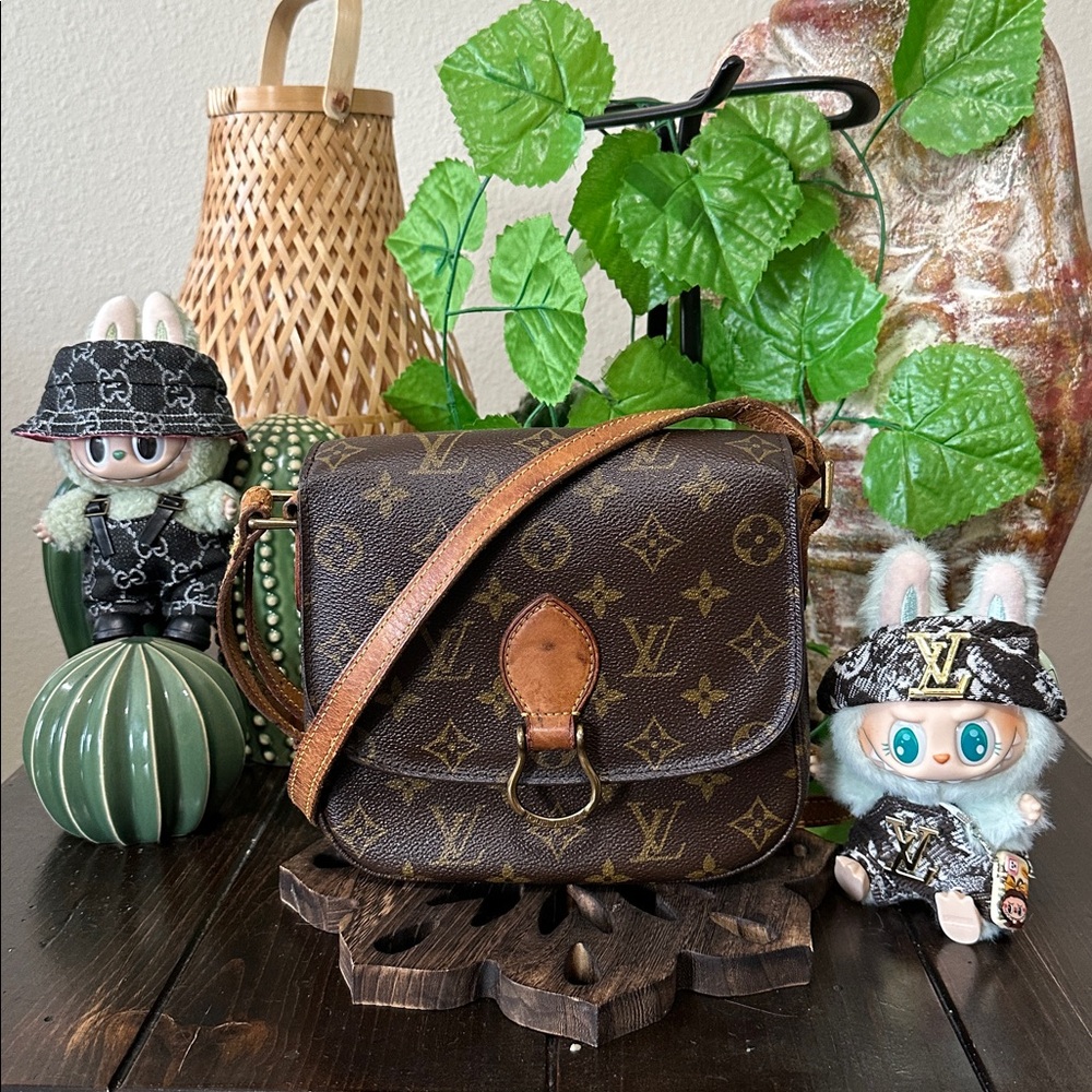 Louis Vuitton Mini Saint Cloud
Monogram Crossbody bag